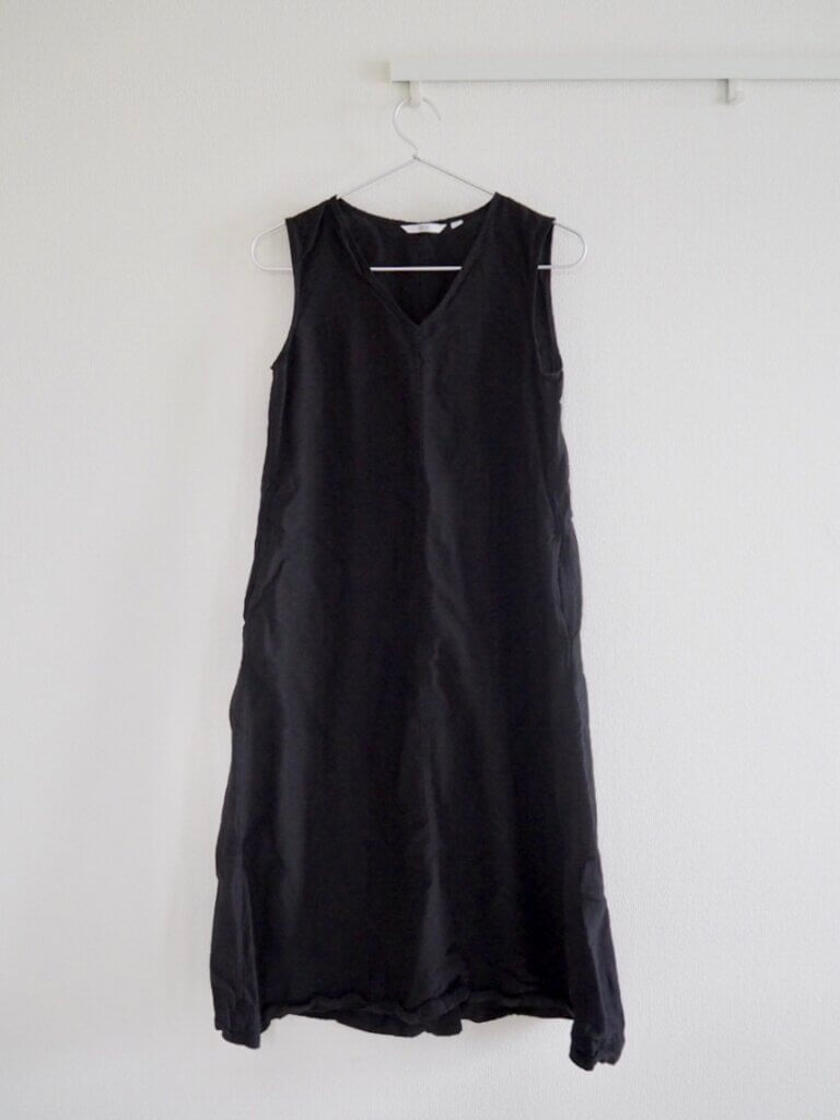 代女性ミニマリストol 夏服は23着ですごします ワードローブ ちいさなカタログ